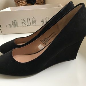 Velvet wedges